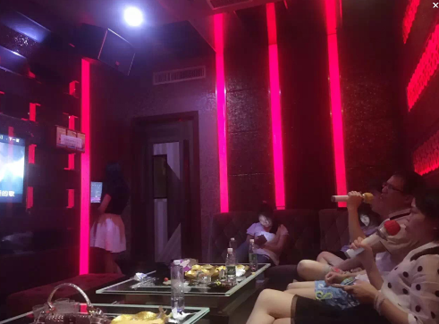 英碩吸塑90后俊男靚女集體出動，唱翻全場！
